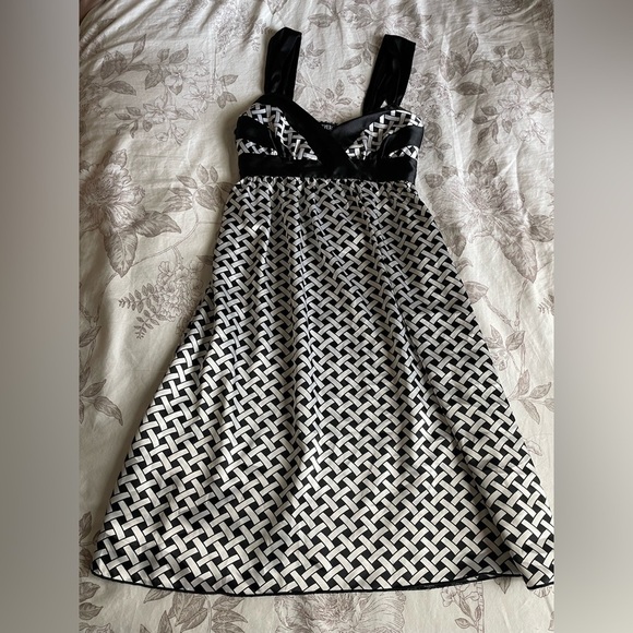 A Byer Y2K Black White Geometric Babydoll Tie Back Slip Dress Small Fairycore - Picture 1 of 8